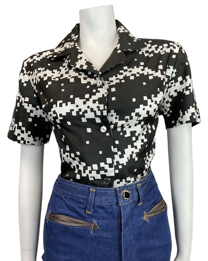 VINTAGE 60s 70s BLACK WHITE GEOMETRIC PIXEL MOD SHORT SLEEVE MOD SHIRT 14 16