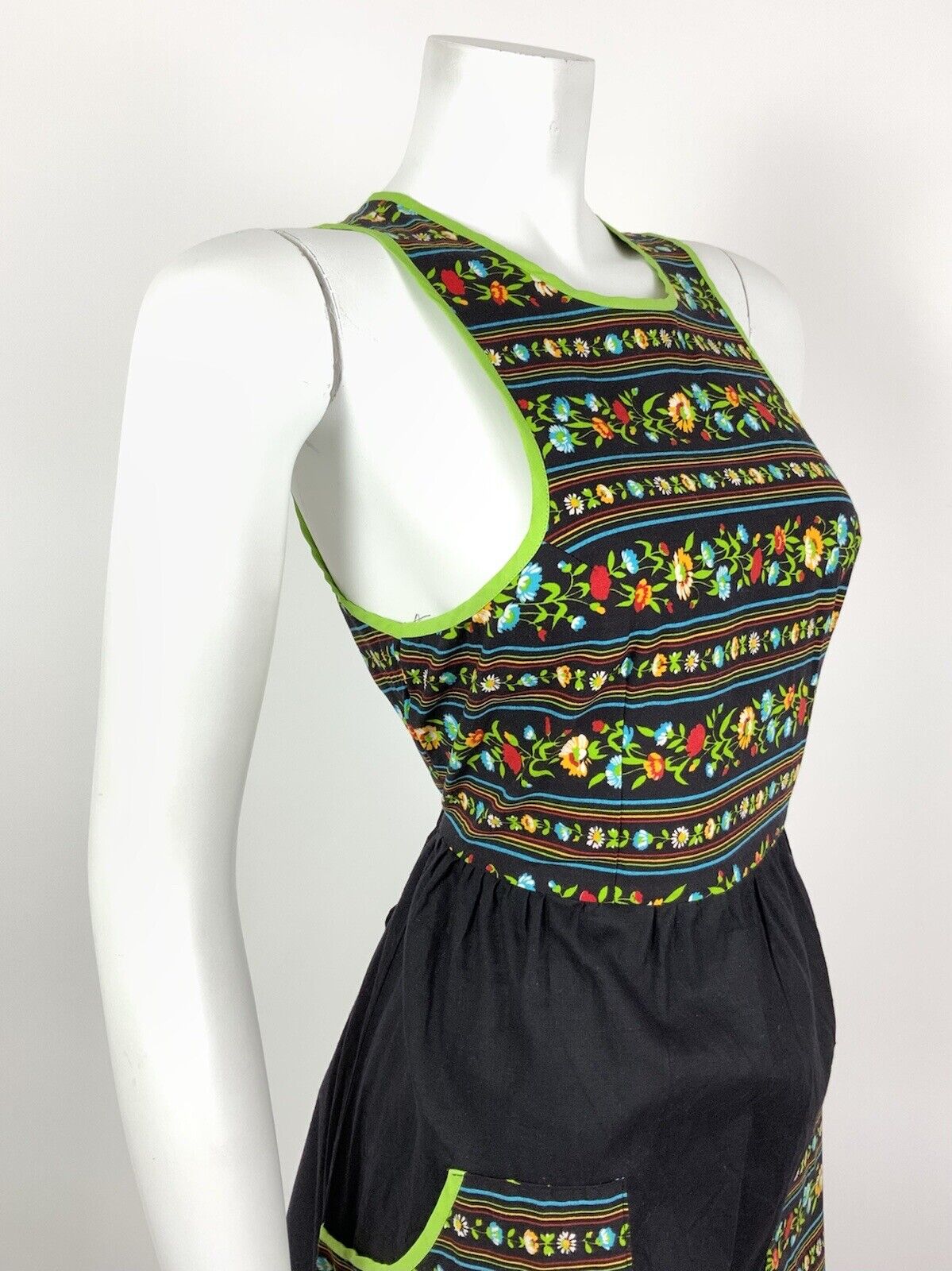 VINTAGE 60s 70s BLACK GREEN RED FLORAL GYPSY STRIPED SLEEVELESS DRESS 8
