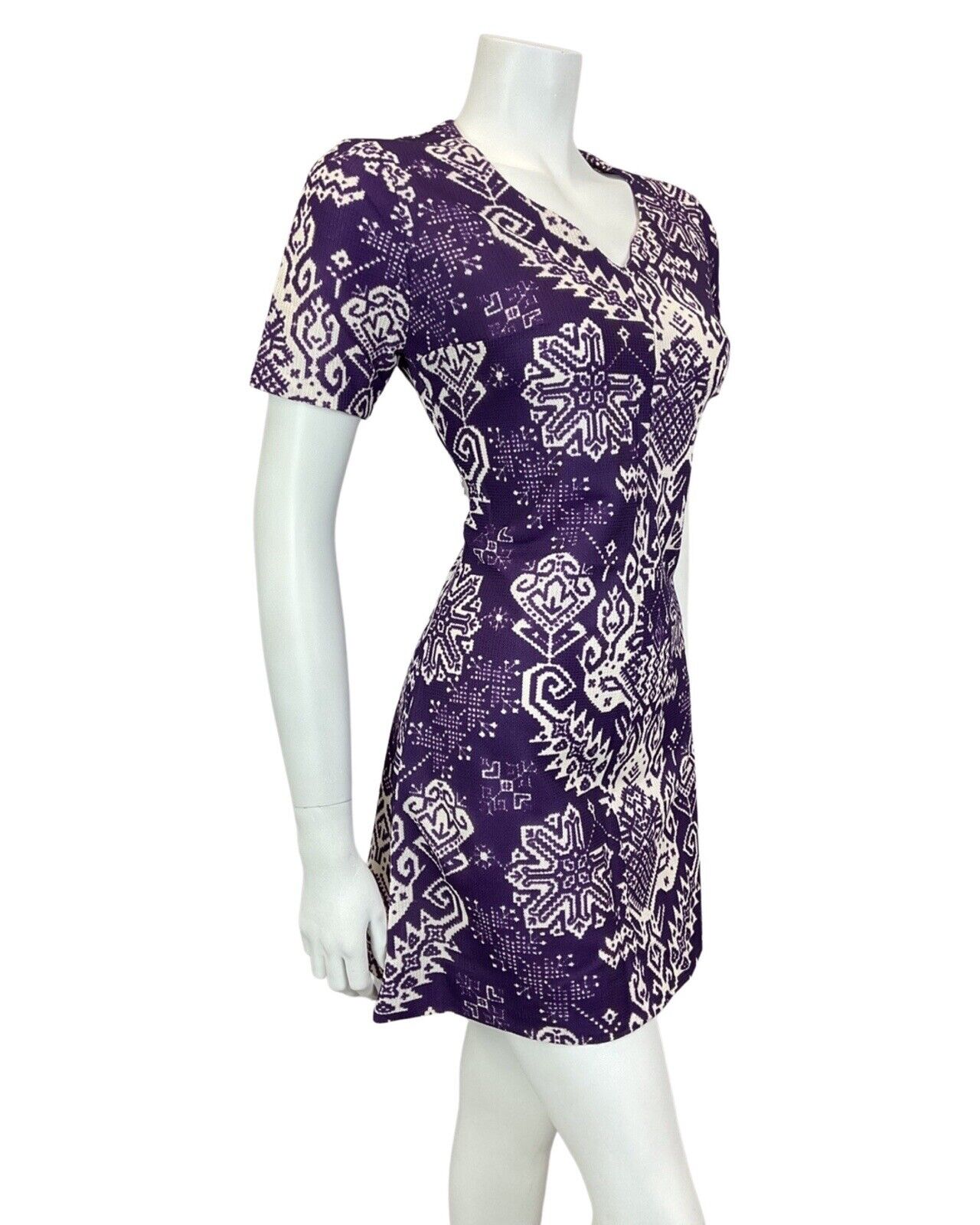 VINTAGE 60s 70s VIOLET PURPLE WHITE AZTEC GEOMETRIC MOD SHORT DRESS 10 12