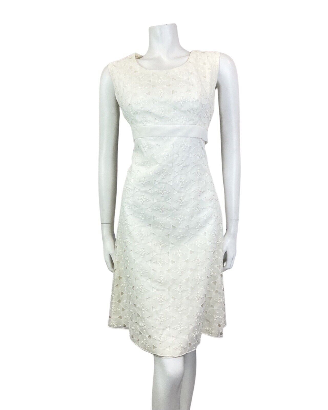 VINTAGE 60s 70s WHITE EMBROIDERED CIRCLE FLORAL CUT-WORK VERA MONT DRESS 12