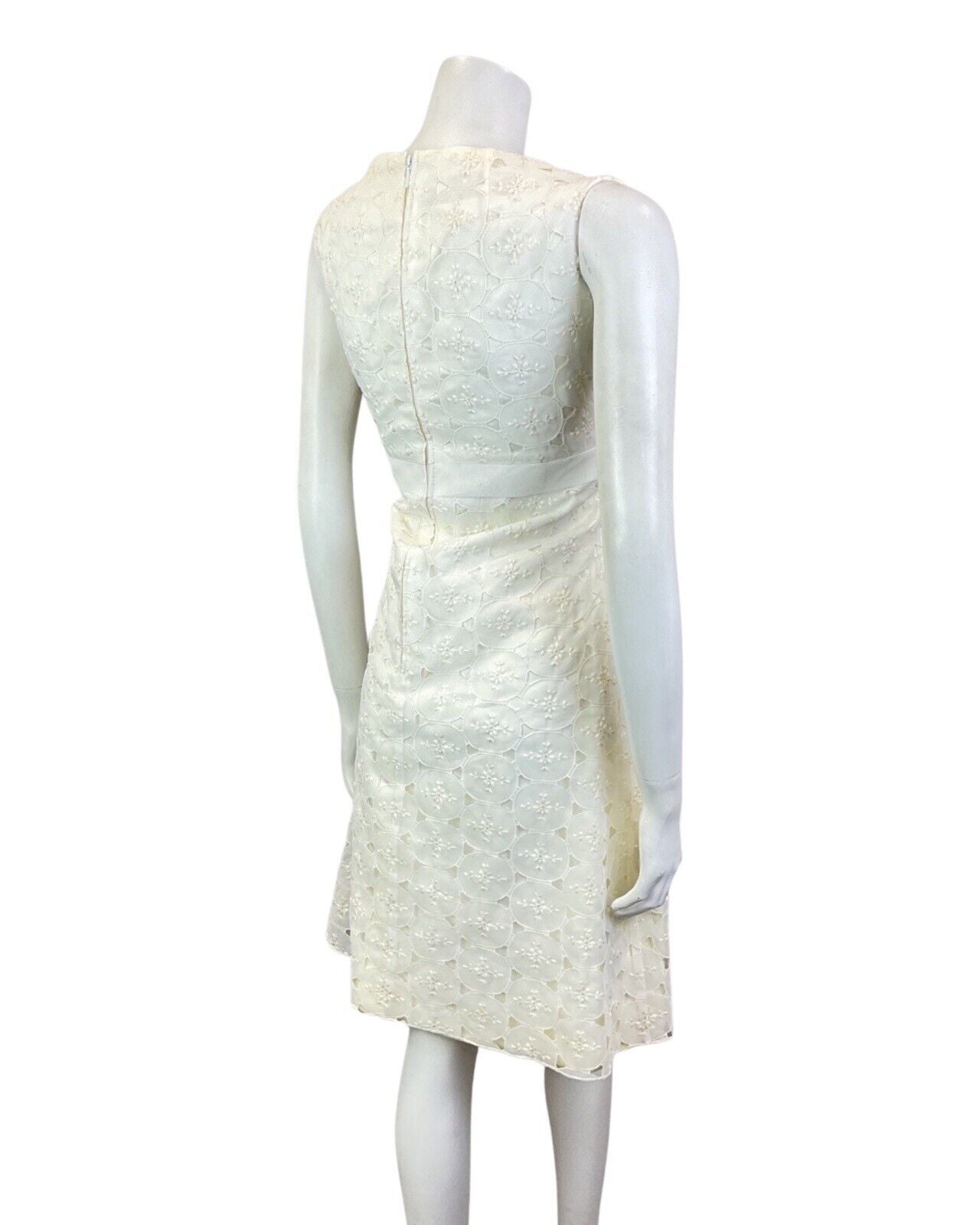 VINTAGE 60s 70s WHITE EMBROIDERED CIRCLE FLORAL CUT-WORK VERA MONT DRESS 12