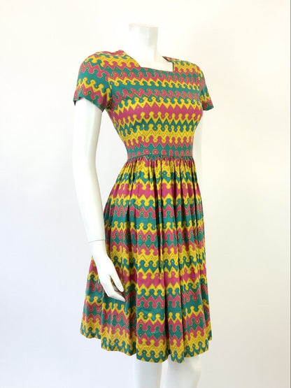 VINTAGE 60s 70s YELLOW GREEN PINK GOLD AZTEC STRIPED ZIG-ZAG SWING DRESS 8