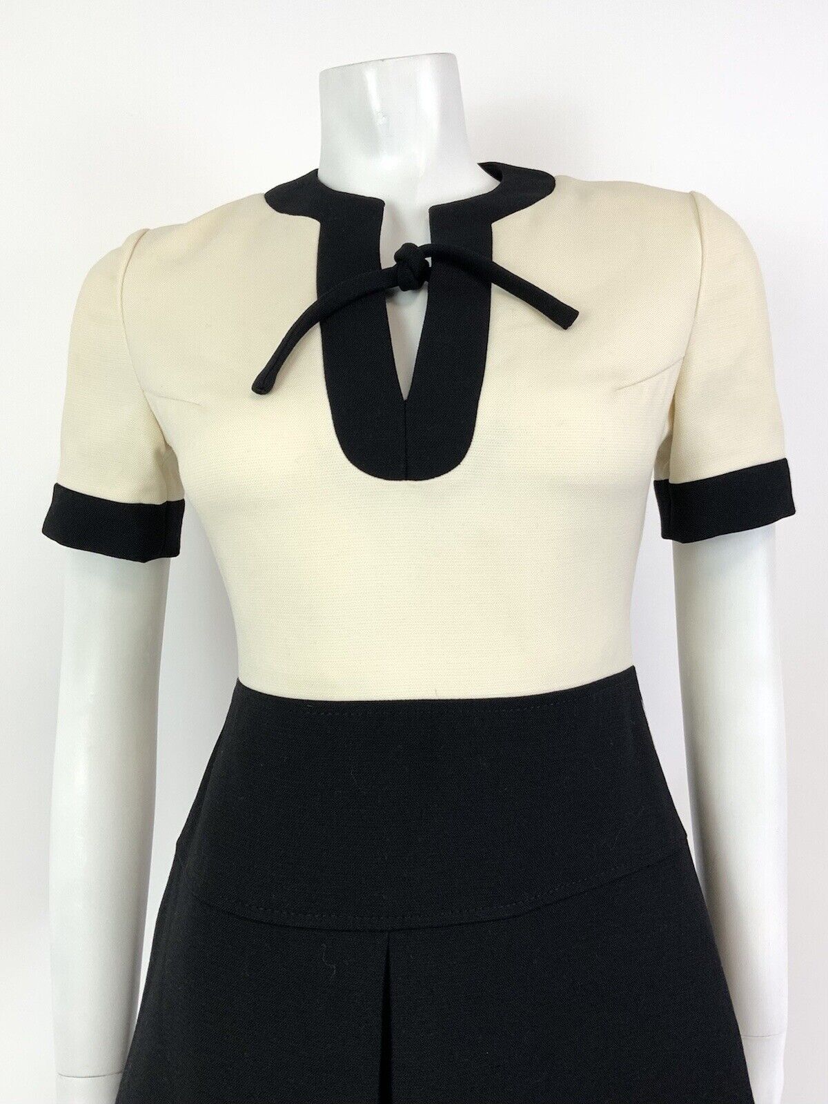 VINTAGE 60s LOUIS FERAUD CREAM BLACK BOW MOD WOOL SHORT DRESS 8 10