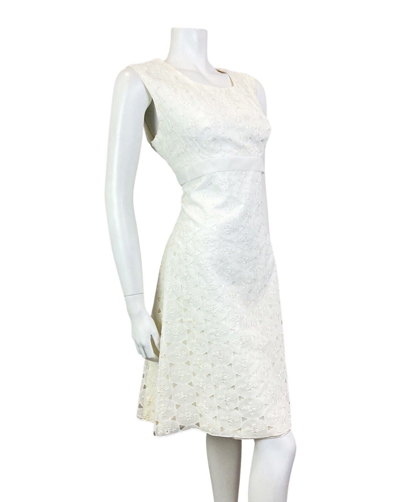 VINTAGE 60s 70s WHITE EMBROIDERED CIRCLE FLORAL CUT-WORK VERA MONT DRESS 12