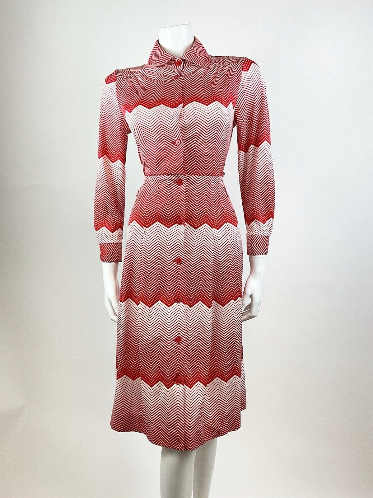 VINTAGE 60s 70s BRIGHT RED WHITE CHEVRON ZIG-ZAG MOD DAGGER SHIRT DRESS 10