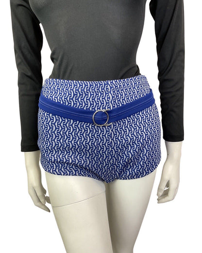 VINTAGE 60s 70s BLUE WHITE GEOMETRIC BELTED MOD HIGH-WAISTED SWIM SHORTS 8 10