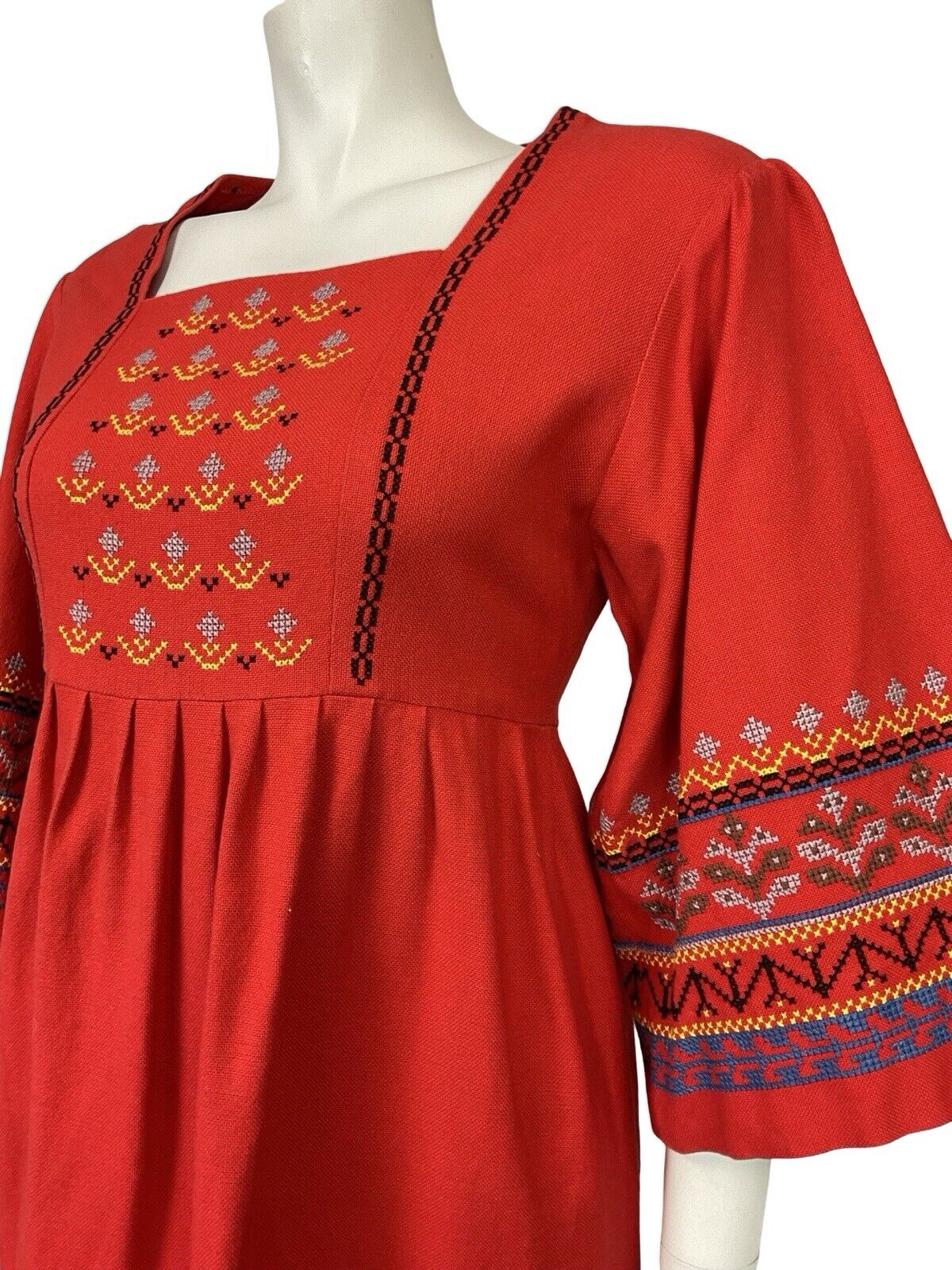 VTG 60S 70S RED BLACK YELLOW HIPPY BOHO CROSS STITCH EMBROIDERED SMOCK DRESS 10