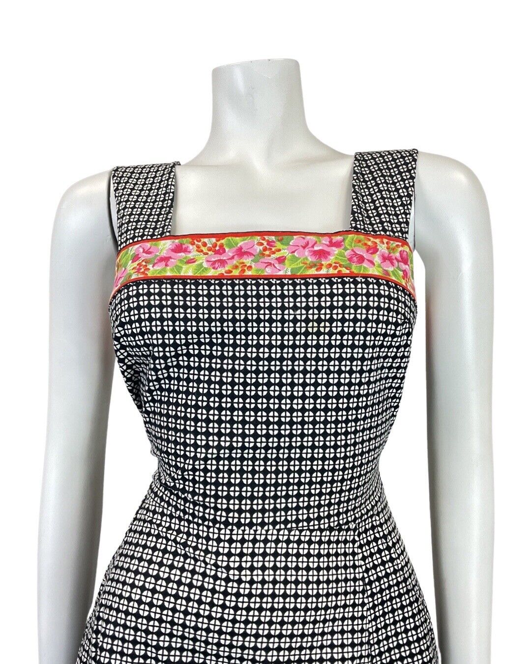 VINTAGE 70s BLACK WHITE RED GEOMETRIC FLORAL SLEEVELESS APRON SUMMER DRESS 8