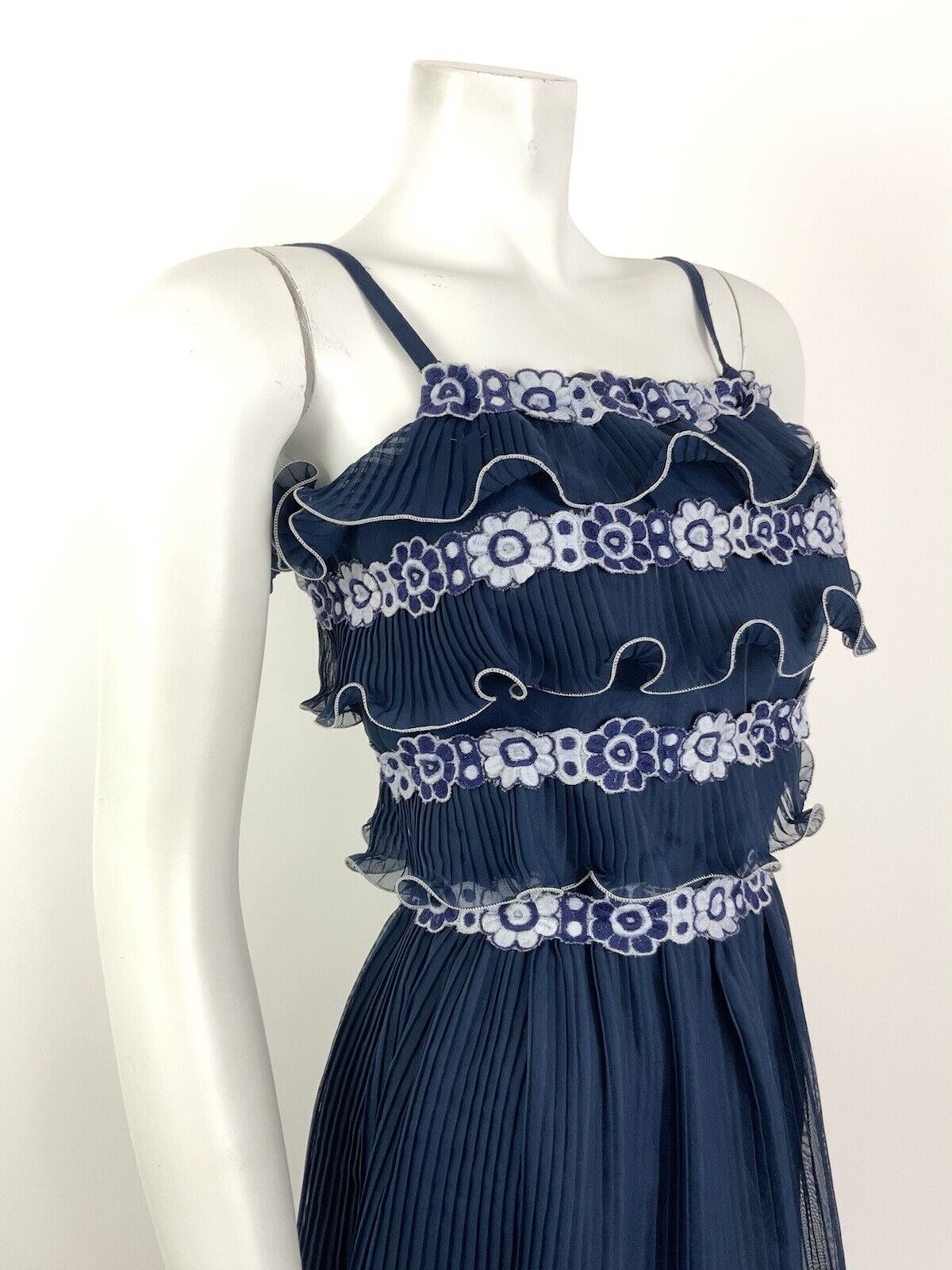 VINTAGE 60s 70s NAVY BLUE WHITE FLORAL PLEATED STRAPPY SUMMER RUFFLE DRESS 4