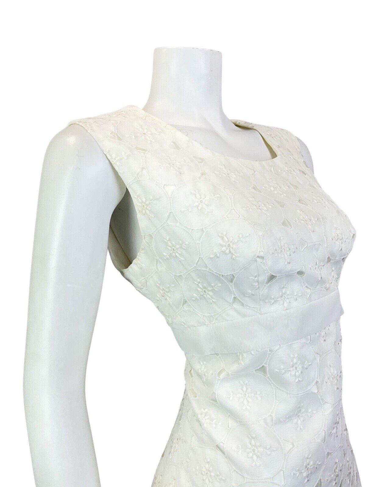 VINTAGE 60s 70s WHITE EMBROIDERED CIRCLE FLORAL CUT-WORK VERA MONT DRESS 12