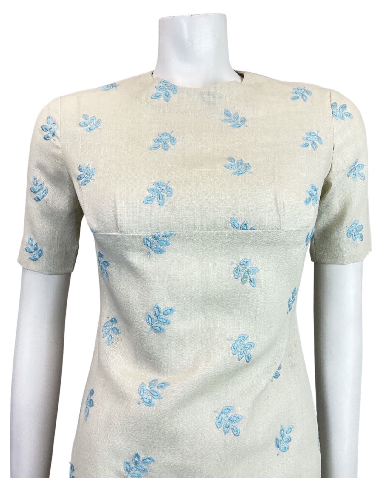 VINTAGE 60s 70s CREAM BABY BLUE EMBROIDERED LEAF EMPIRE LINE MOD SHORT DRESS 8