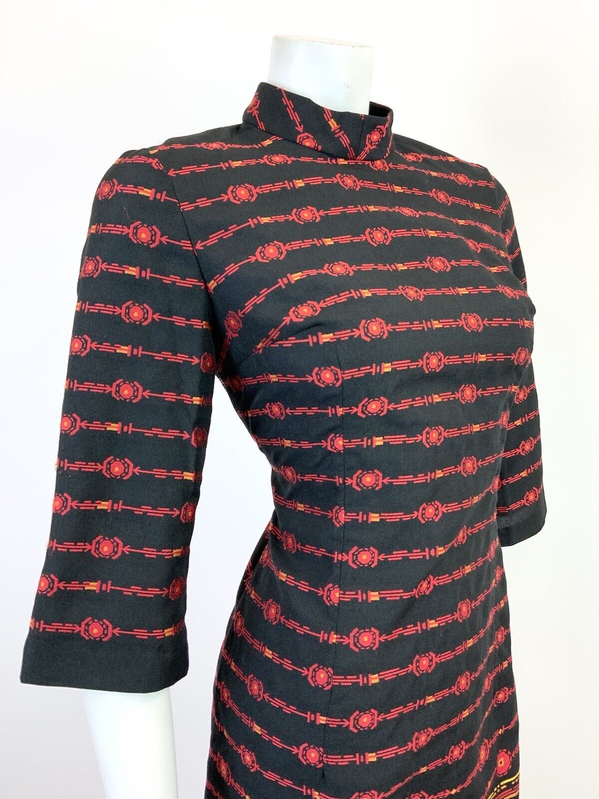 VINTAGE 60s 70s BLACK RED GOLD STRIPED AZTEC GEOMETRIC SHIFT DRESS 10 12
