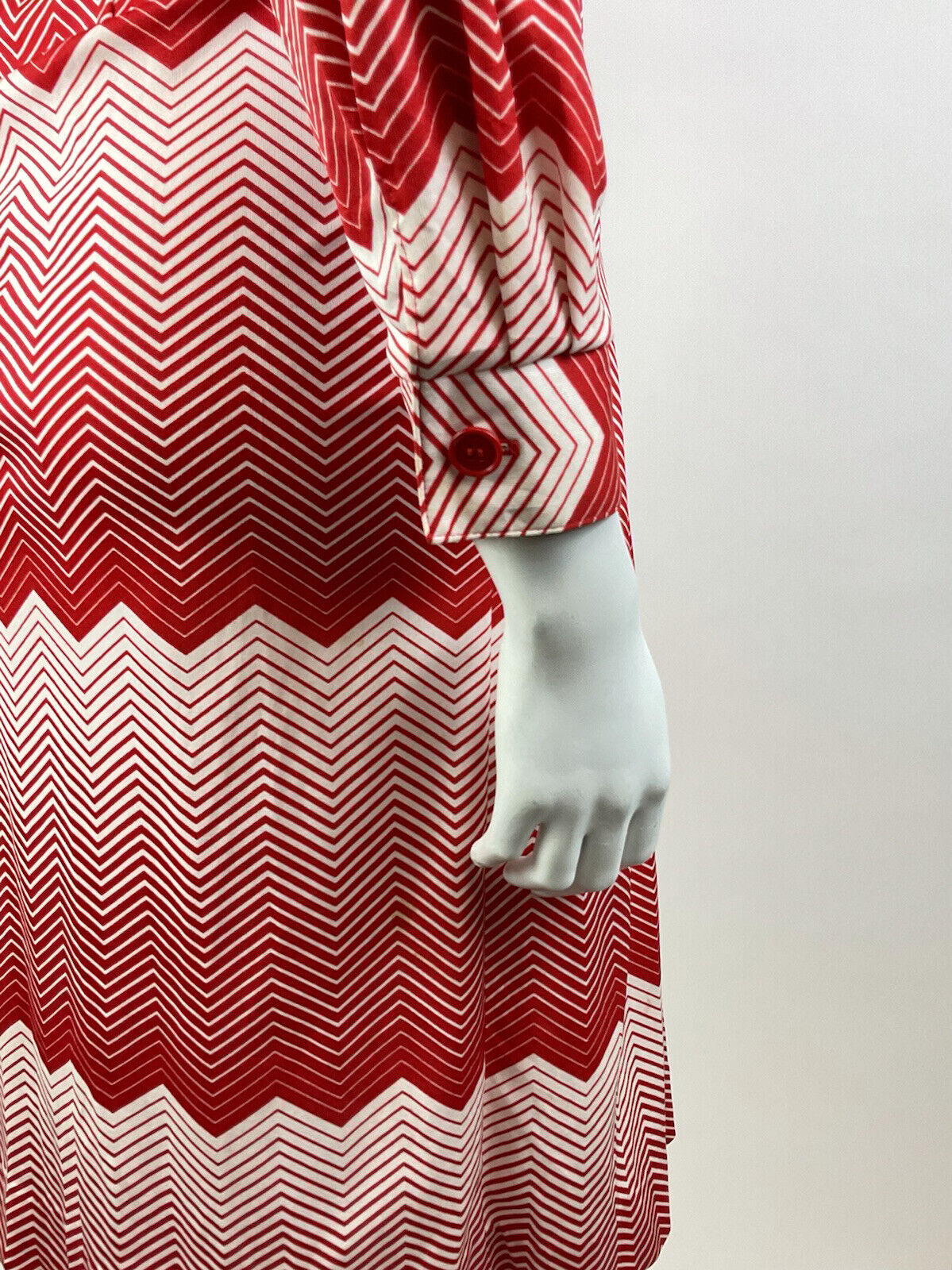 VINTAGE 60s 70s BRIGHT RED WHITE CHEVRON ZIG-ZAG MOD DAGGER SHIRT DRESS 10