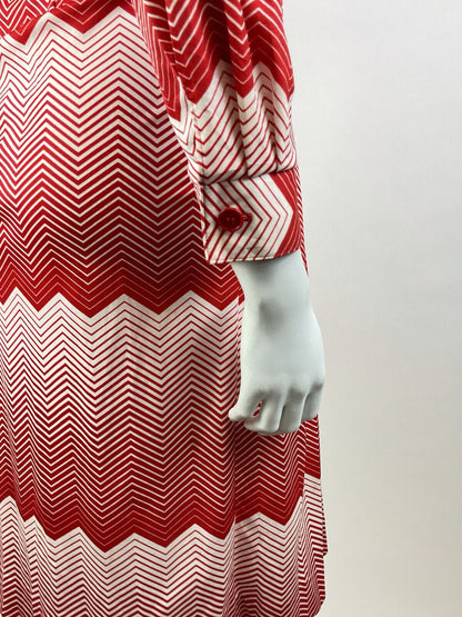 VINTAGE 60s 70s BRIGHT RED WHITE CHEVRON ZIG-ZAG MOD DAGGER SHIRT DRESS 10