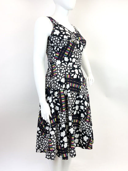 VINTAGE 60s 70s BLACK WHITE RED PURPLE LEAFY FLORAL SLEEVELESS SWING DRESS 16