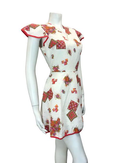 VTG 60S 70S FLORAL GEOMTRIC WHITE RED PINK ANGEL SLEEVE MINI DRESS SIZE 10