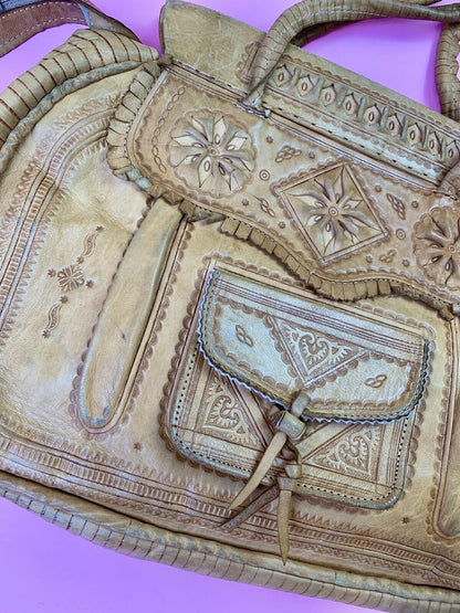VINTAGE 60S 70S LIGHT TAN STAMPED LEATHER SHOULDER TRAVEL BAG BOHO