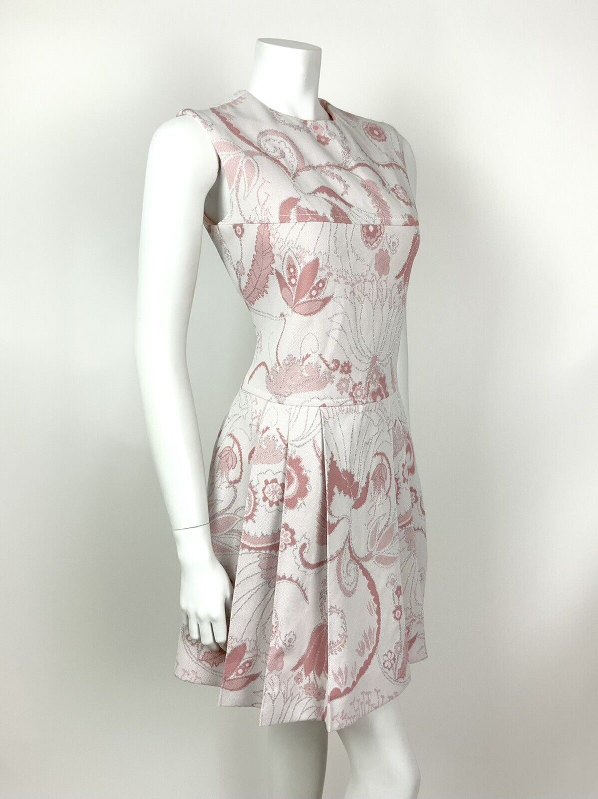 VINTAGE 60s 70s PINK WHITE SILVER LUREX FLORAL SWIRL SLEEVELESS PLEATED DRESS 10