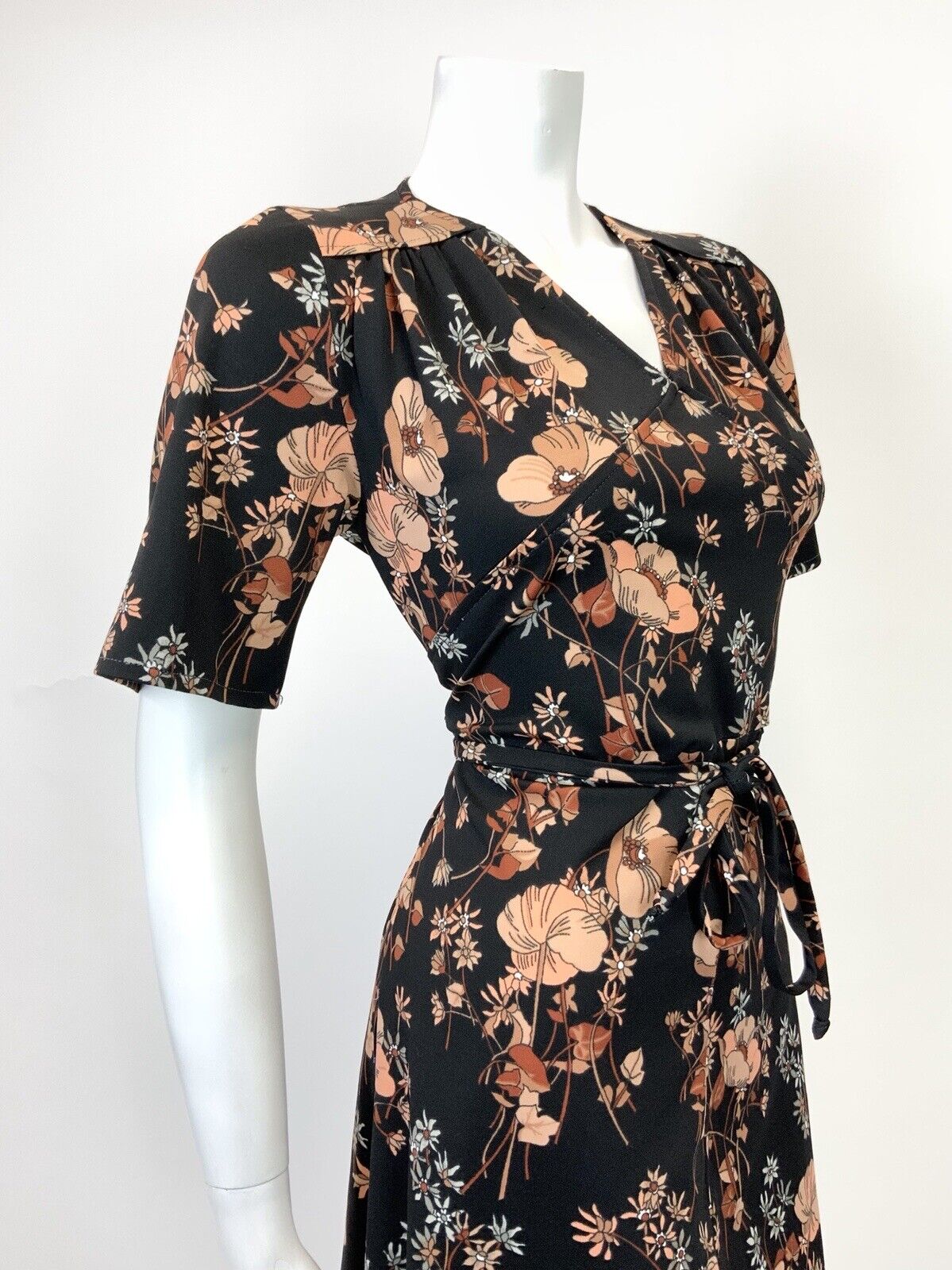 VTG 60s 70s BLACK PEACH BROWN BEIGE FLORAL LEAFY BELTED SHORT SLEEVE DRESS 12 14