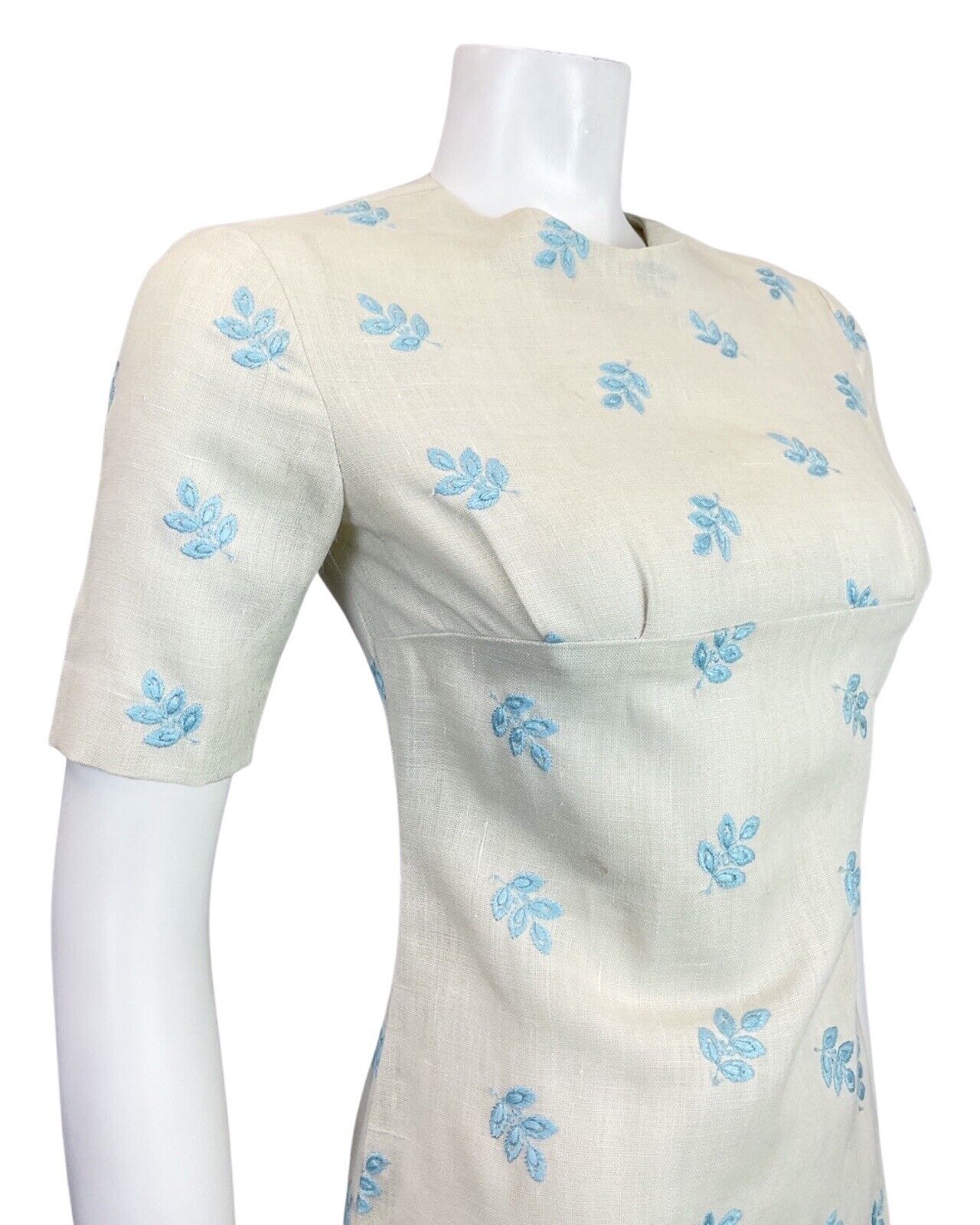 VINTAGE 60s 70s CREAM BABY BLUE EMBROIDERED LEAF EMPIRE LINE MOD SHORT DRESS 8