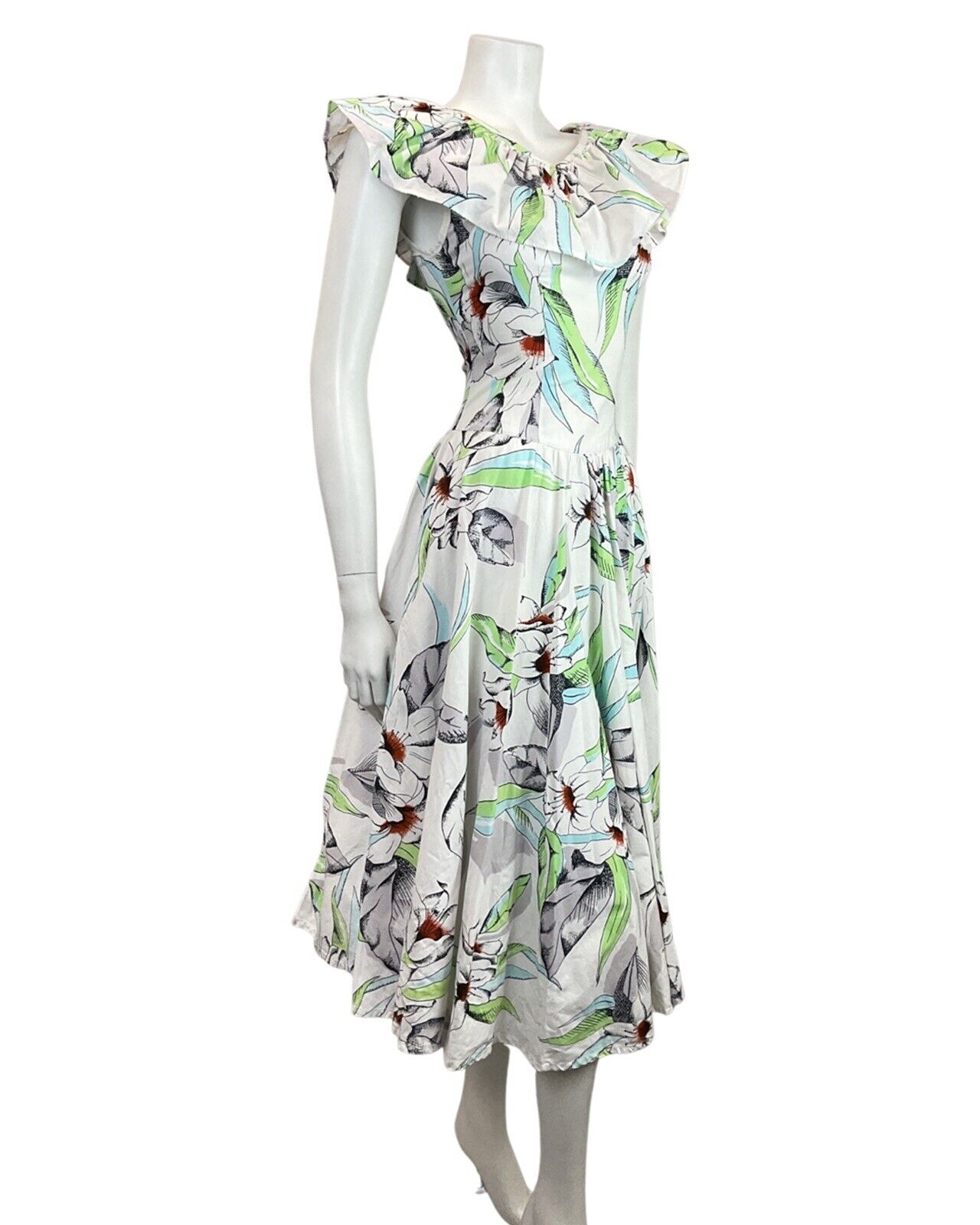 VINTAGE 60s 70s WHITE GREEN BLACK FLORAL LEAFY SLEEVELESS SUMMER SWING DRESS 6