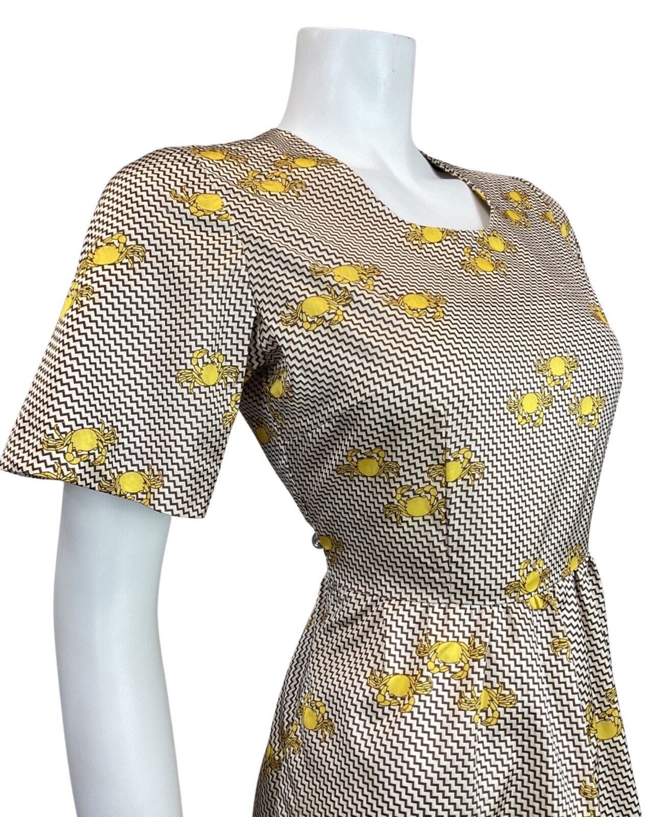 VINTAGE 60s STYLE 90s YELLOW BROWN WHITE ZIG-ZAG CRAB PSYCHEDELIC MOD DRESS 10