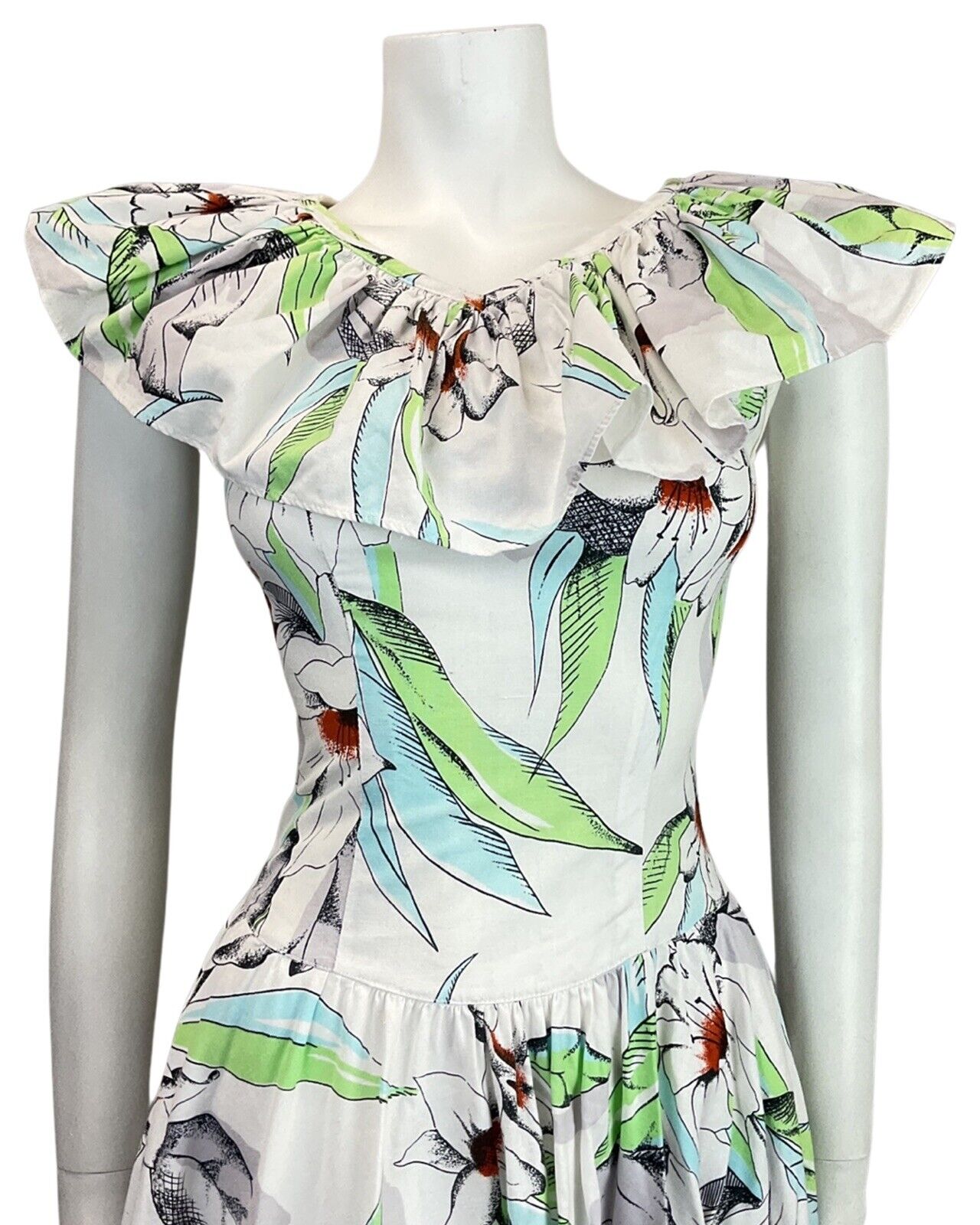 VINTAGE 60s 70s WHITE GREEN BLACK FLORAL LEAFY SLEEVELESS SUMMER SWING DRESS 6