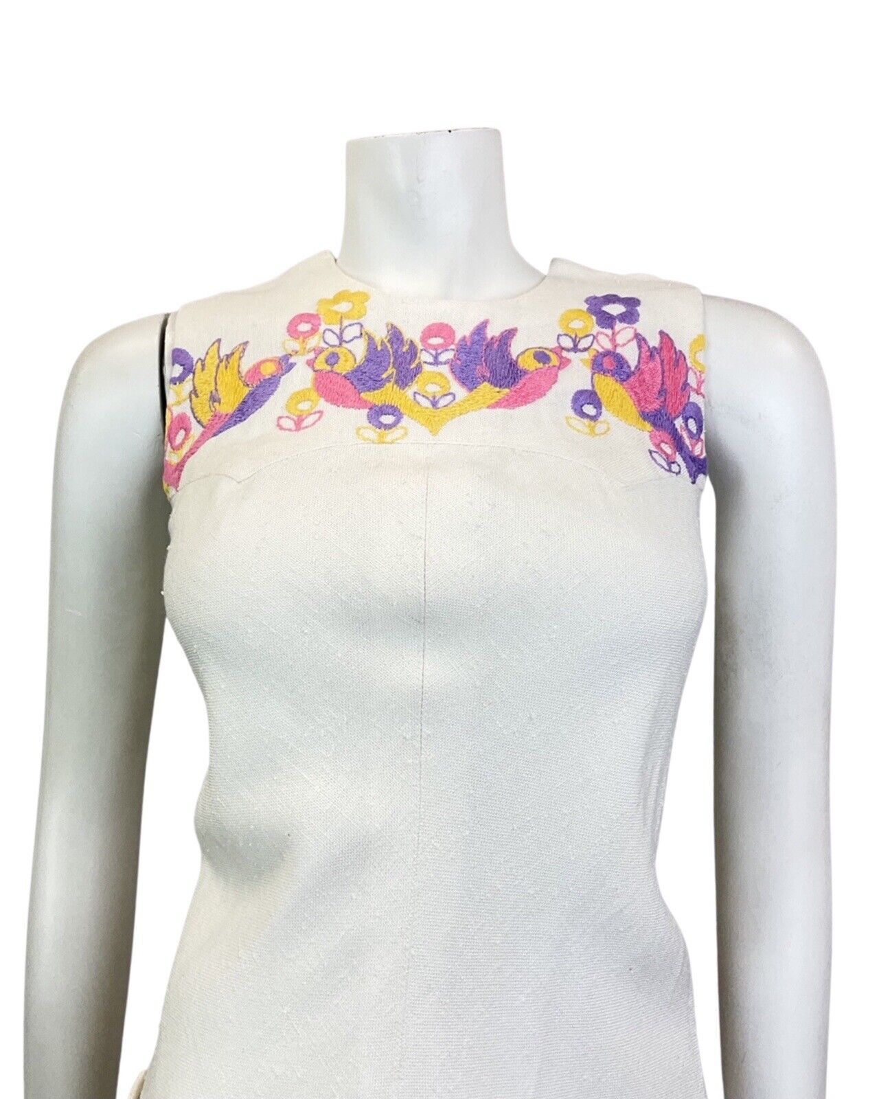 VINTAGE 60s WHITE PINK PURPLE FLORAL BIRD EMBROIDERED MOD MINI SHIFT DRESS 10 12