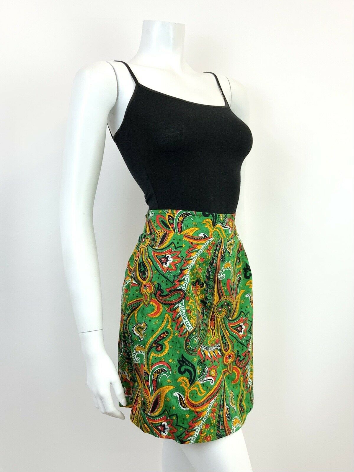 VINTAGE 60s 70s GREEN RED BLACK PSYCHEDELIC FLORAL PAISLEY MOD MINI SKIRT 8