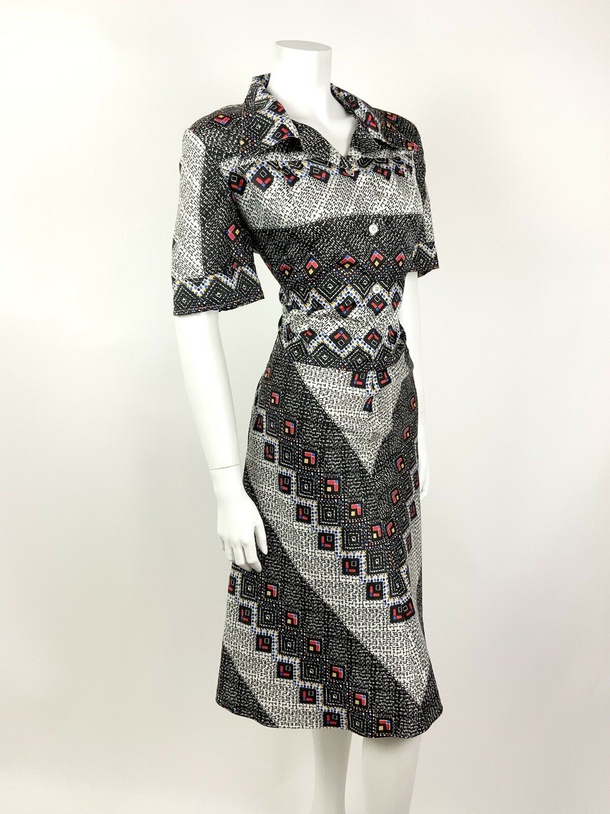 VINTAGE 60s 70s BLACK WHITE RED CROSS-HATCH GEOMETRIC DAGGER SHIRT DRESS 16 18