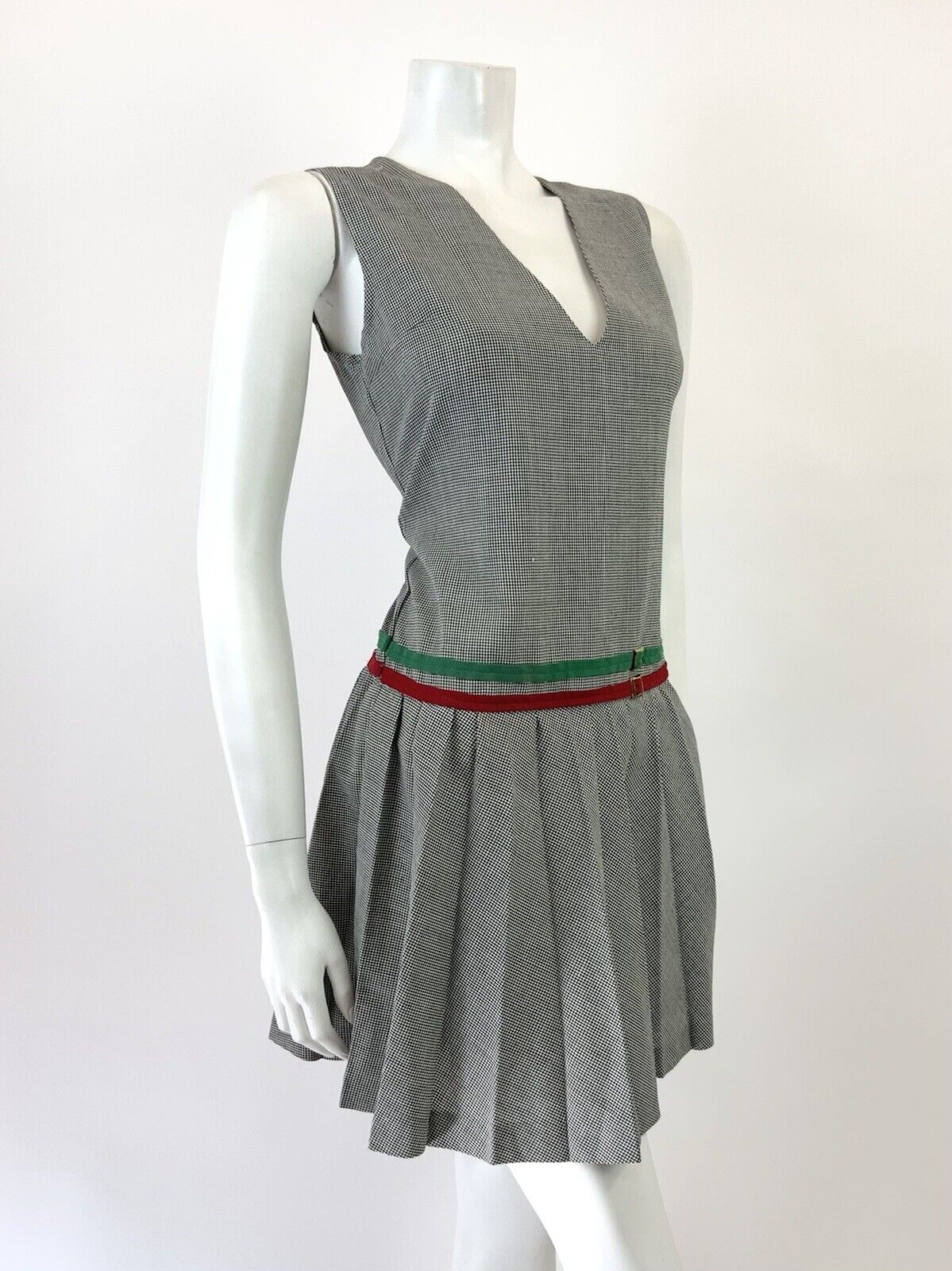 VTG 60s 70s BLACK WHITE HOUNDSTOOTH V-NECK PLEATED MOD PREPPY PINAFORE DRESS 10