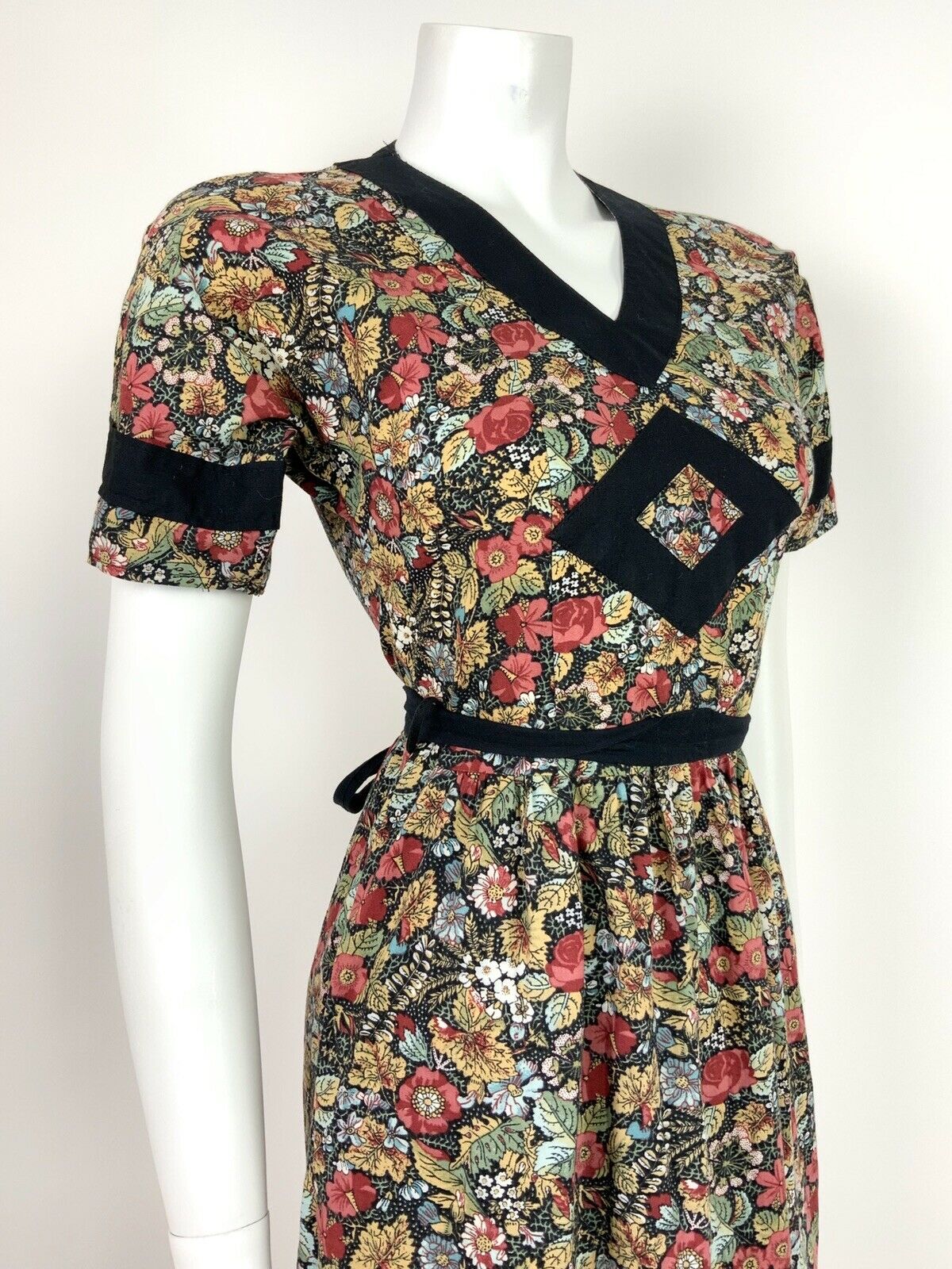 VTG 60s 70s FOLK BLACK RED BLUE YELLOW FLORAL LEAF DITSY DRESS 10 12