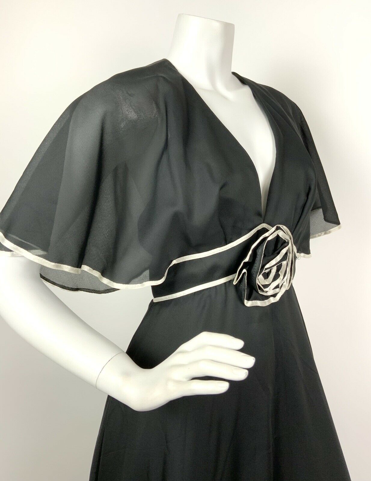 VINTAGE 60s 70s BLACK WHITE SHEER CAPE SLEEVE FLORAL ROSETTE MAXI DRESS 8 10