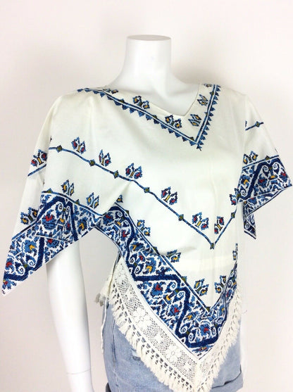 VTG 70s HANDKERCHIEF TOP WHITE BLUE RED BANDANNA TASSEL HIPPY ETHNIC 6 8