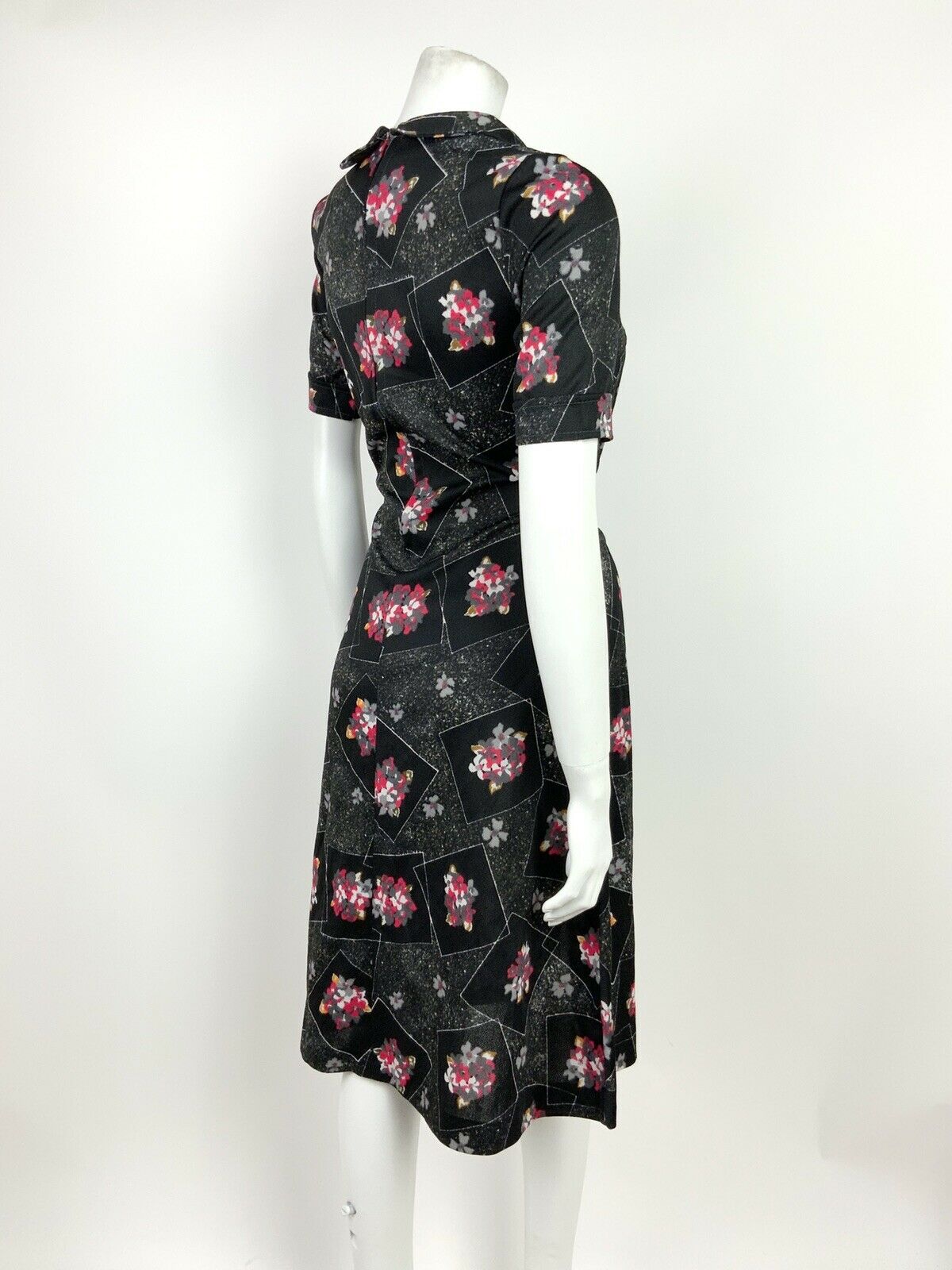 VINTAGE 60s 70s BLACK GREEN PINK YELLOW FLORAL GEOMETRIC DAGGER COLLAR DRESS 12