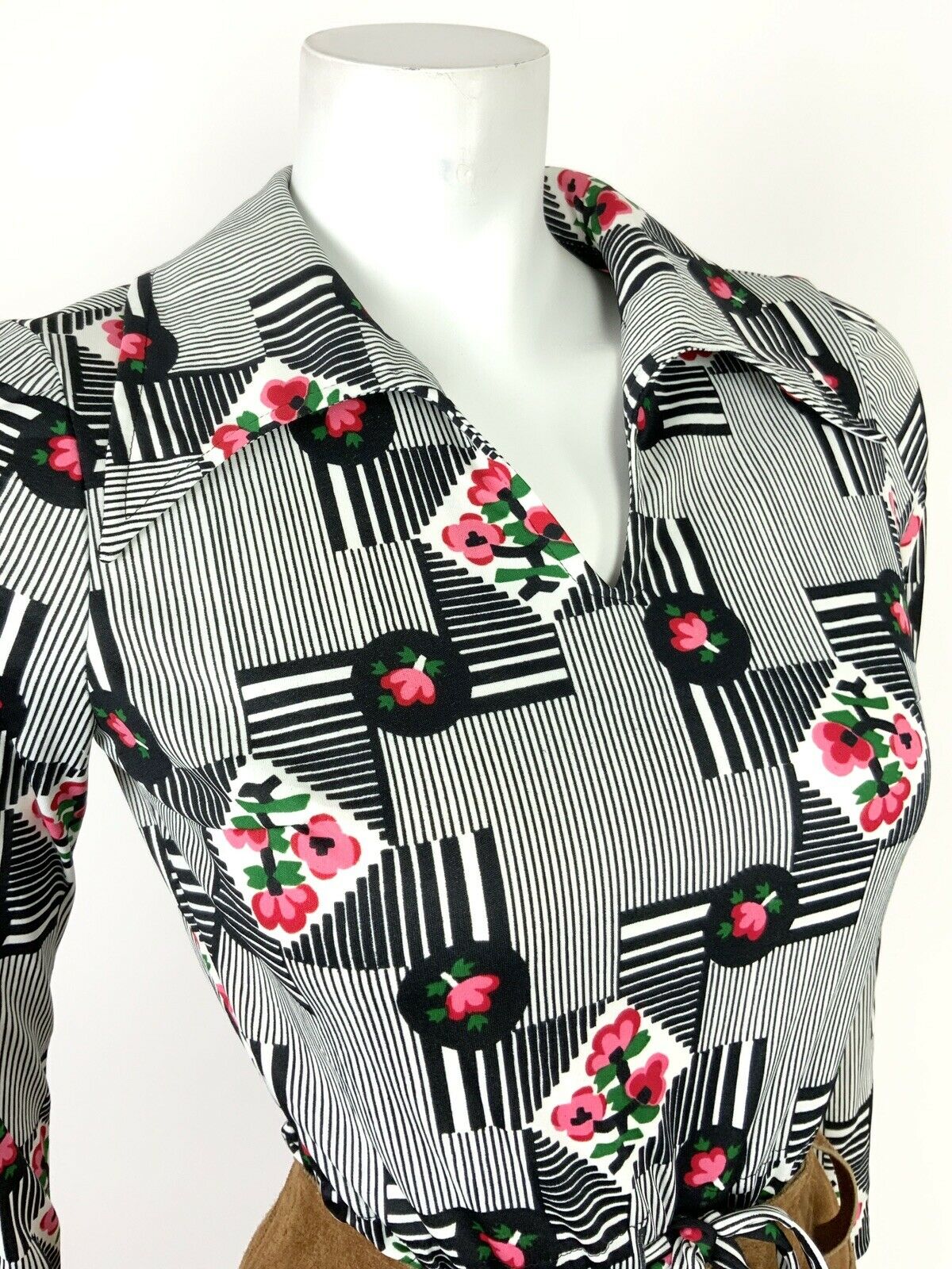 VINTAGE 60s 70s WHITE BLACK RED PINK STRIPED FLORAL WING COLLAR SHIRT TOP 6 8 10