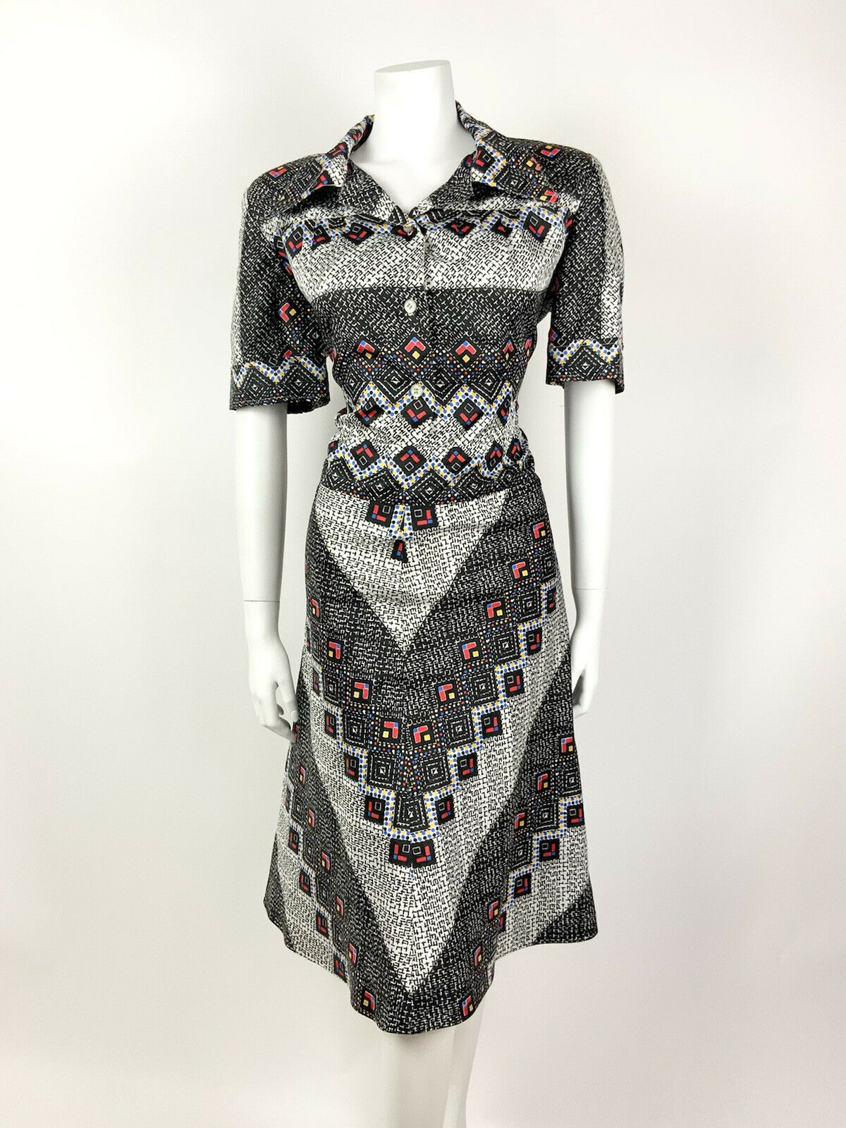 VINTAGE 60s 70s BLACK WHITE RED CROSS-HATCH GEOMETRIC DAGGER SHIRT DRESS 16 18