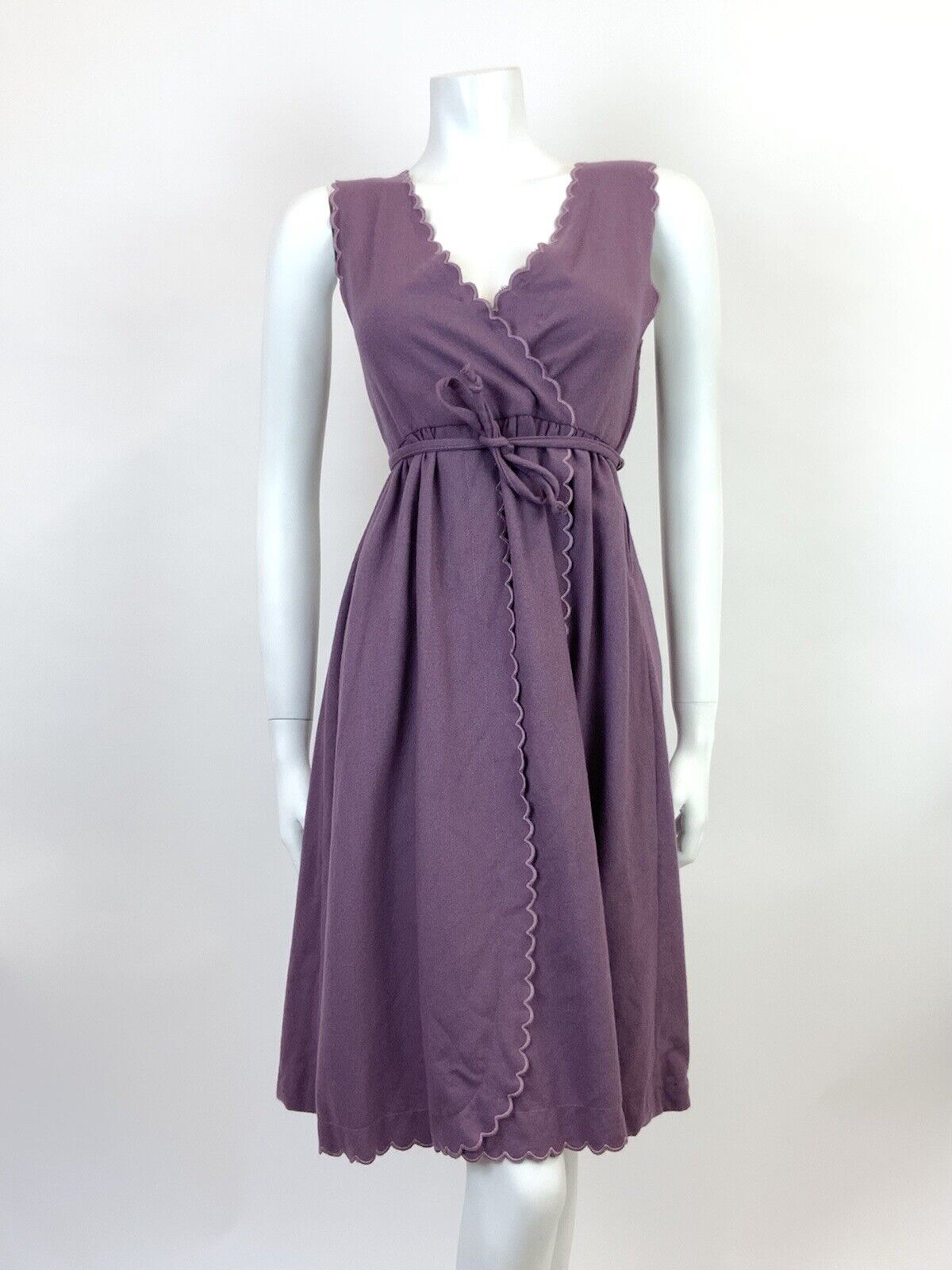 VINTAGE 60s 70s PURPLE SCALLOPED WRAP SLEEVELESS WOOL DRESS 8 10