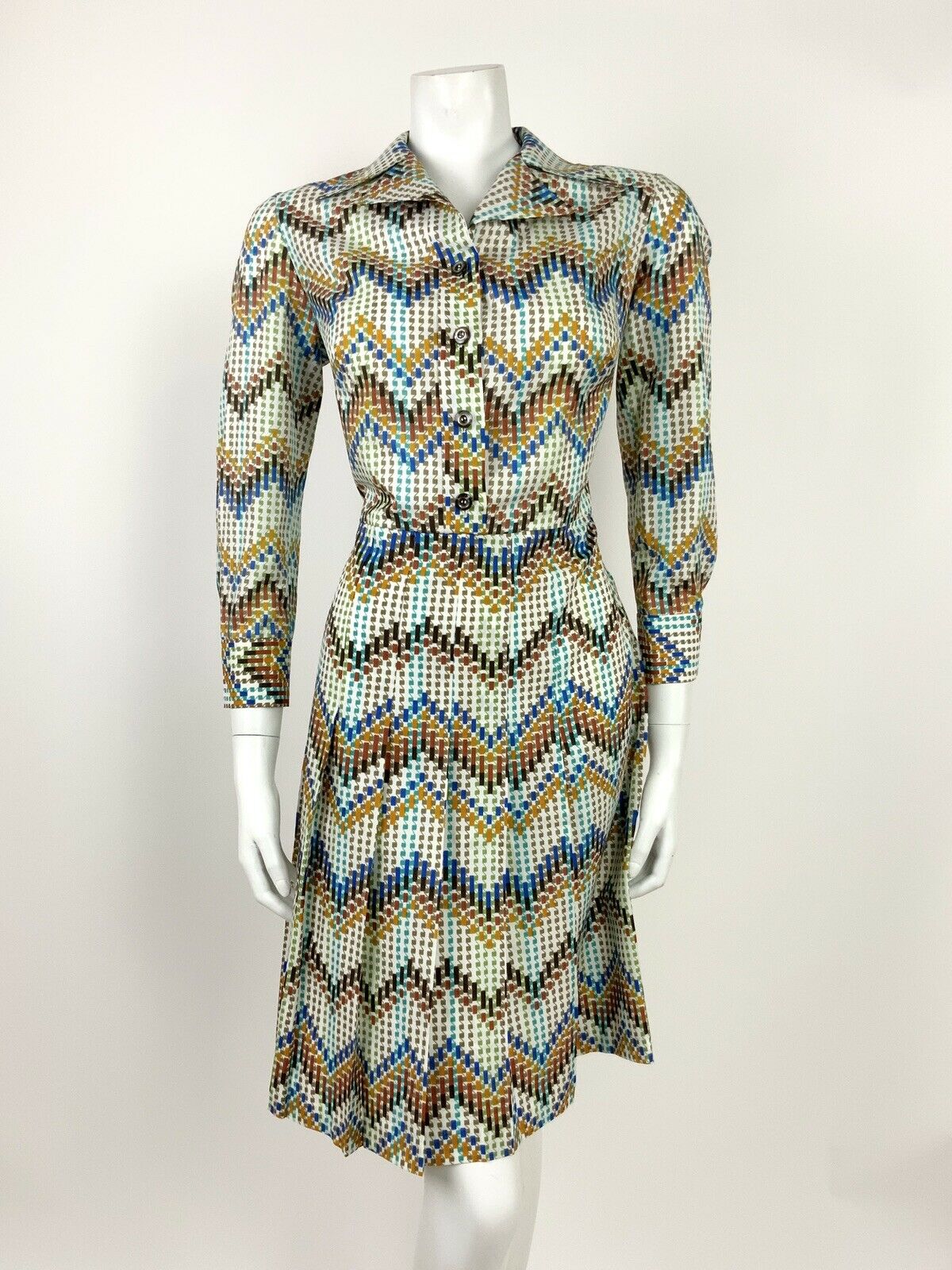 VTG 60s 70s WHITE BROWN BLUE YELLOW CHEVRON GEOMETRIC PLEATED SHIRT DRESS 12 14