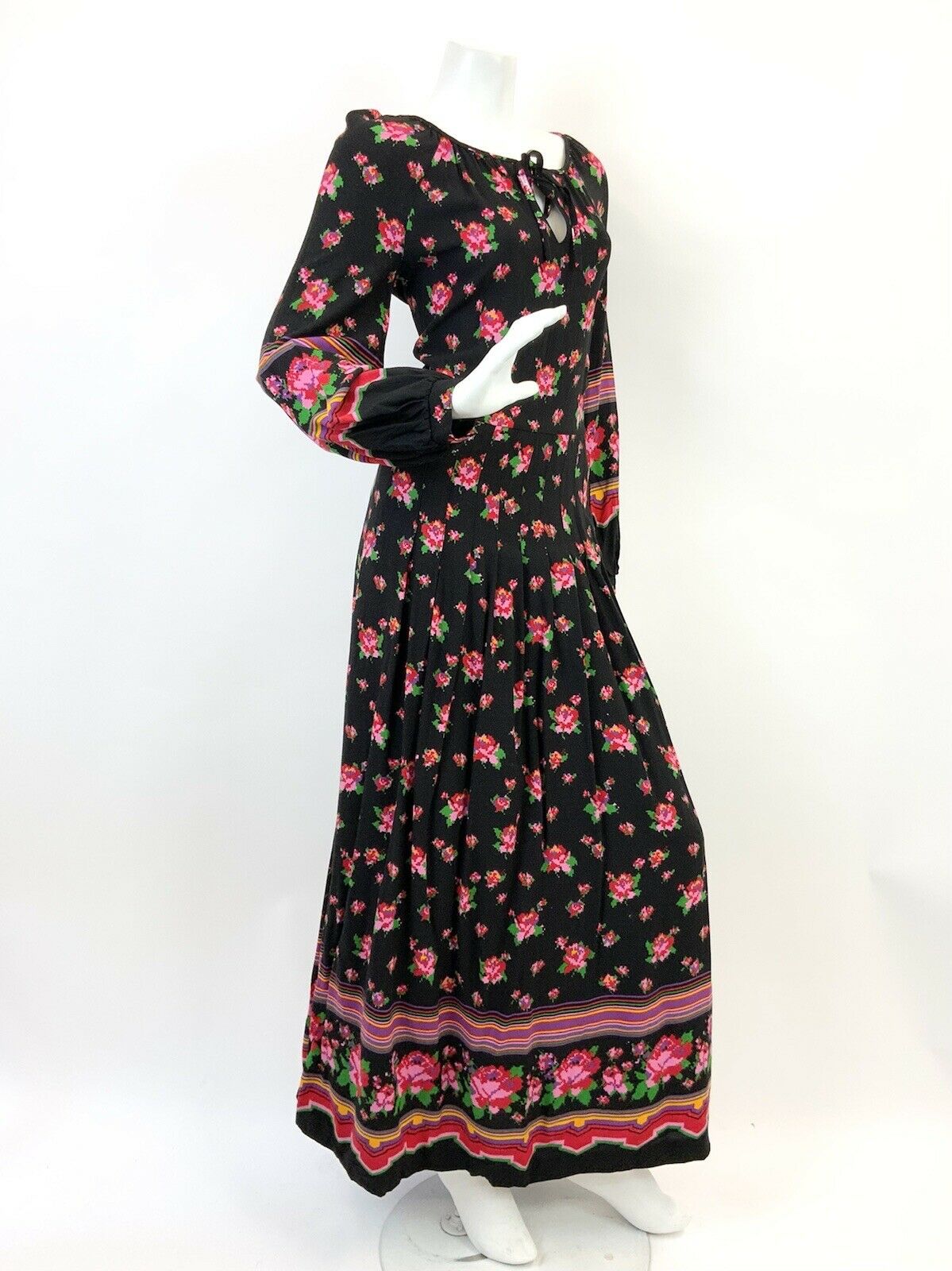 VINTAGE 60s 70s BLACK PINK GREEN RED FLORAL ROSE PIXEL FOLK BOHO MAXI DRESS 10