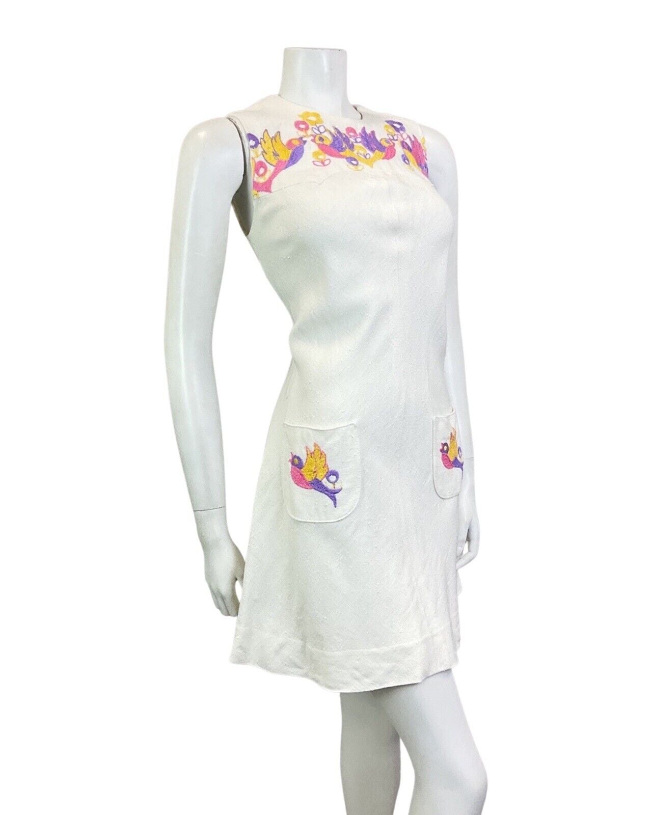 VINTAGE 60s WHITE PINK PURPLE FLORAL BIRD EMBROIDERED MOD MINI SHIFT DRESS 10 12