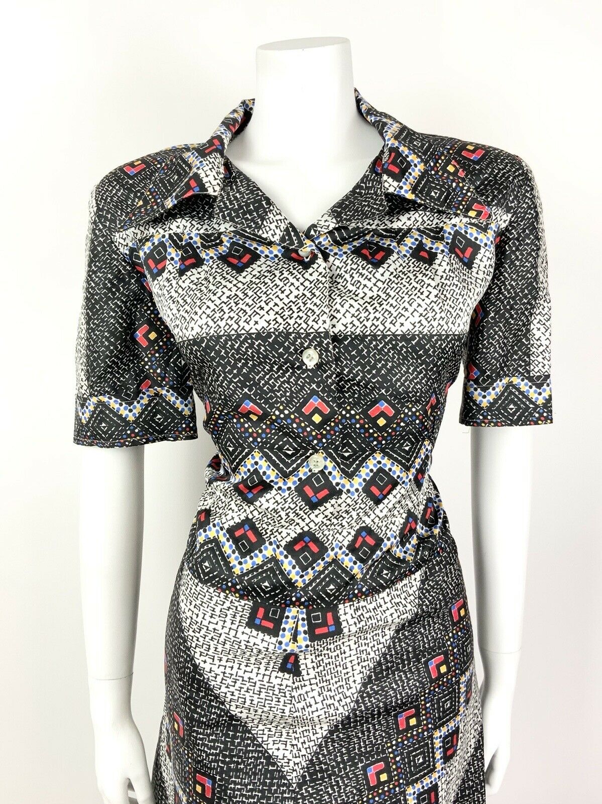 VINTAGE 60s 70s BLACK WHITE RED CROSS-HATCH GEOMETRIC DAGGER SHIRT DRESS 16 18