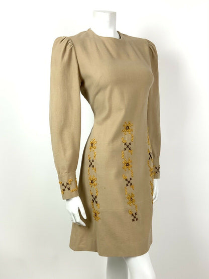 VTG 60s 70s CAMEL BROWN YELLOW FLORAL CROSS-STITCH FOLK BOHO SHIFT DRESS 8 10