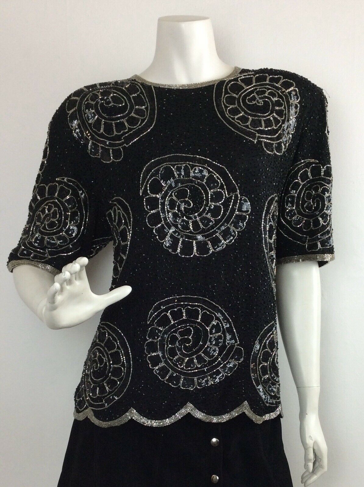 VINTAGE 80S BLACK SILVER BEAD ABSTRACT SWIRL PATTERN DISCO EVENING TOP 16 18