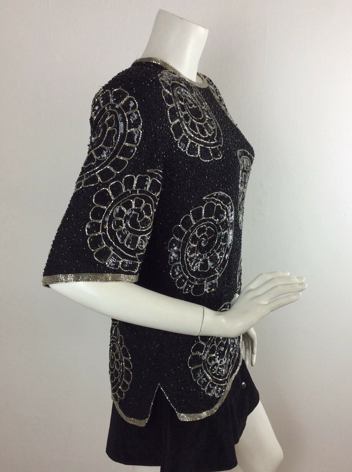 VINTAGE 80S BLACK SILVER BEAD ABSTRACT SWIRL PATTERN DISCO EVENING TOP 16 18