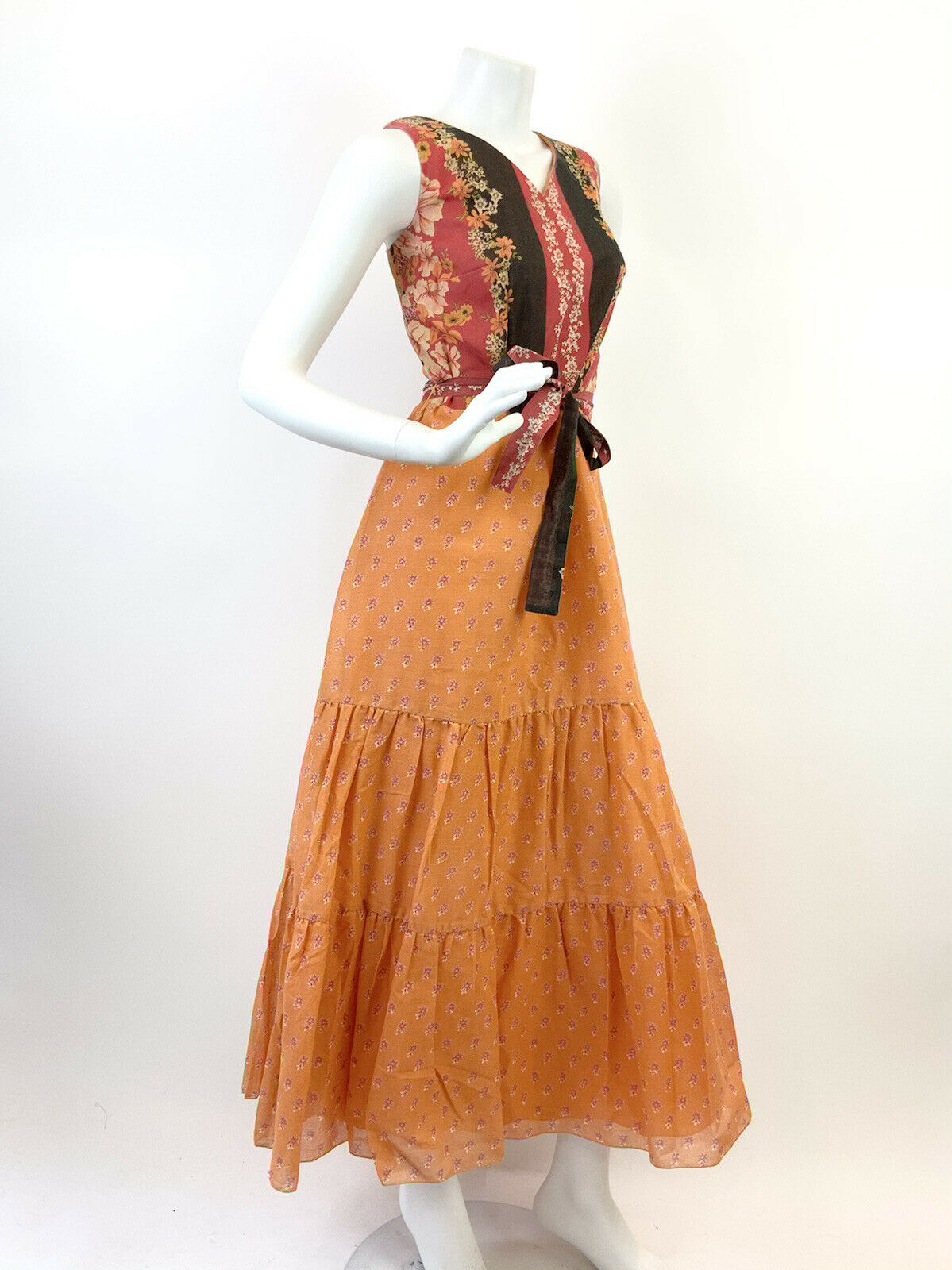 VTG 60s 70s ORANGE BLACK RED FLORAL BOHO FOLK SLEEVELESS TIERED MAXI DRESS 10