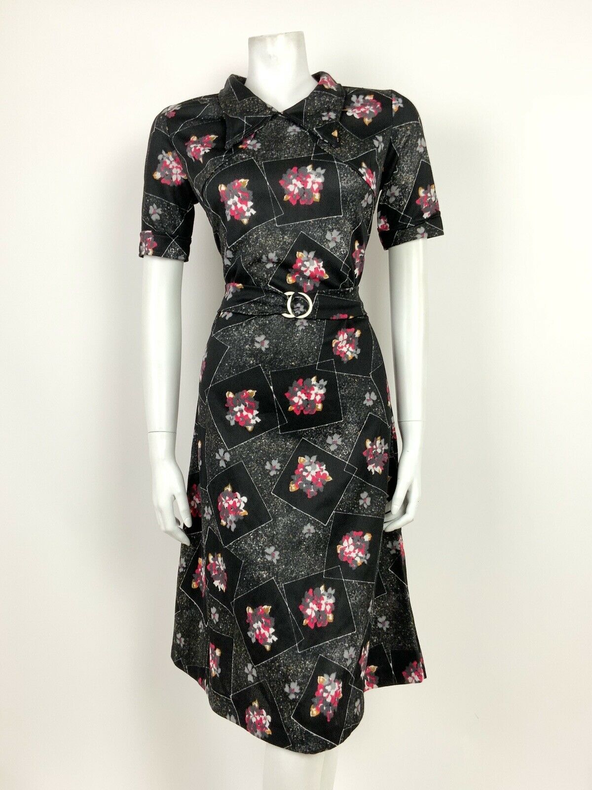 VINTAGE 60s 70s BLACK GREEN PINK YELLOW FLORAL GEOMETRIC DAGGER COLLAR DRESS 12