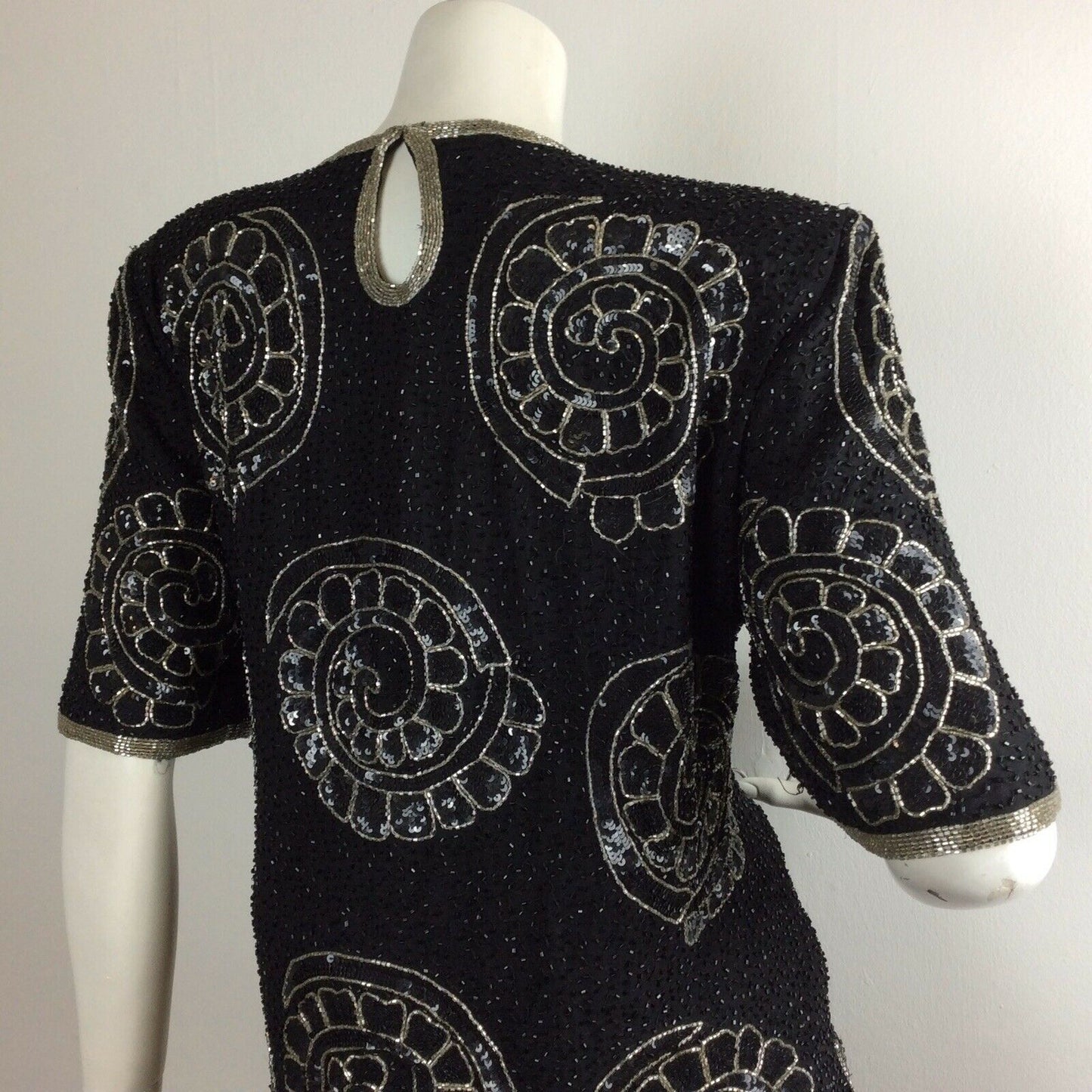 VINTAGE 80S BLACK SILVER BEAD ABSTRACT SWIRL PATTERN DISCO EVENING TOP 16 18