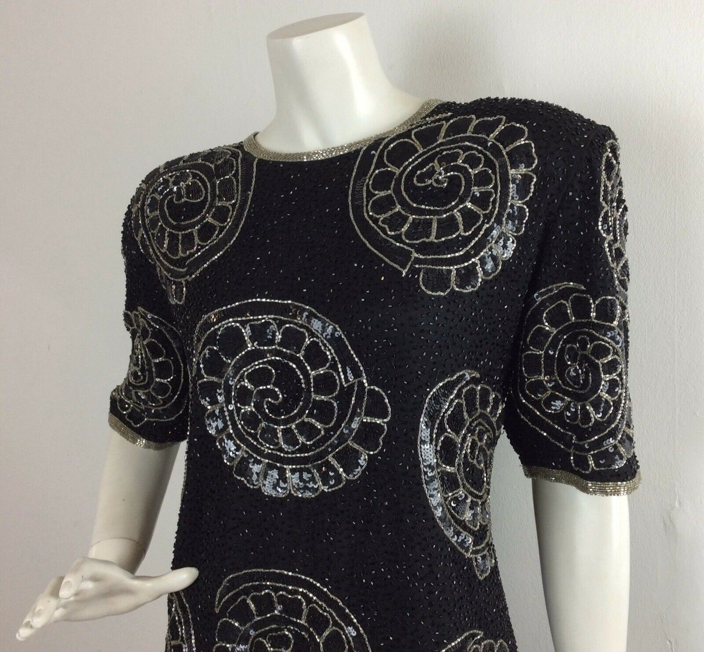 VINTAGE 80S BLACK SILVER BEAD ABSTRACT SWIRL PATTERN DISCO EVENING TOP 16 18