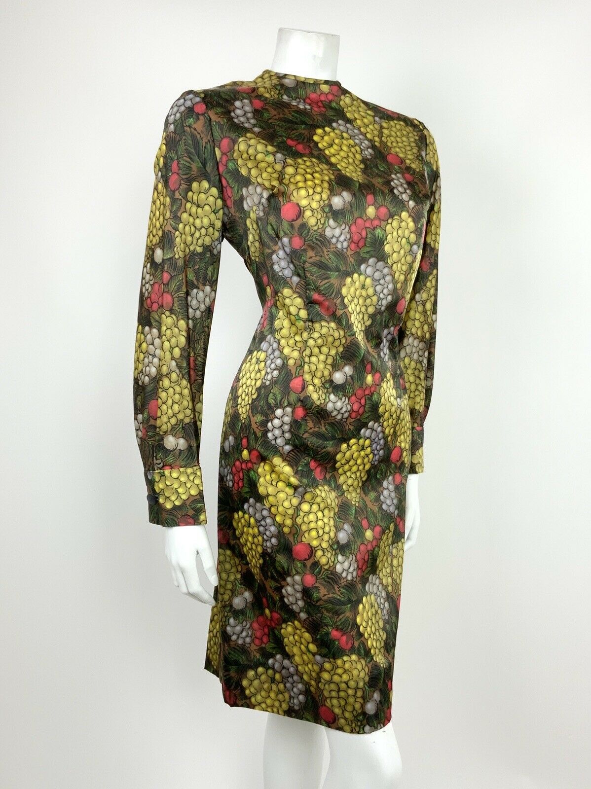 VTG 60s 70s BROWN RED YELLOW GREEN GRAPES BERRIES FLORAL SHIFT DRESS 10 12 14